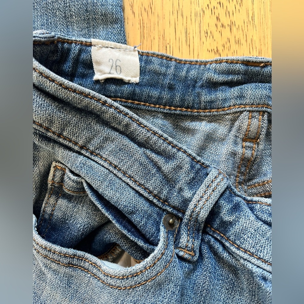 Cosmic Blue Love Jean Women's Taper Light Wash Blue Perfectly Worn In Size 26 - Picture 3 of 8